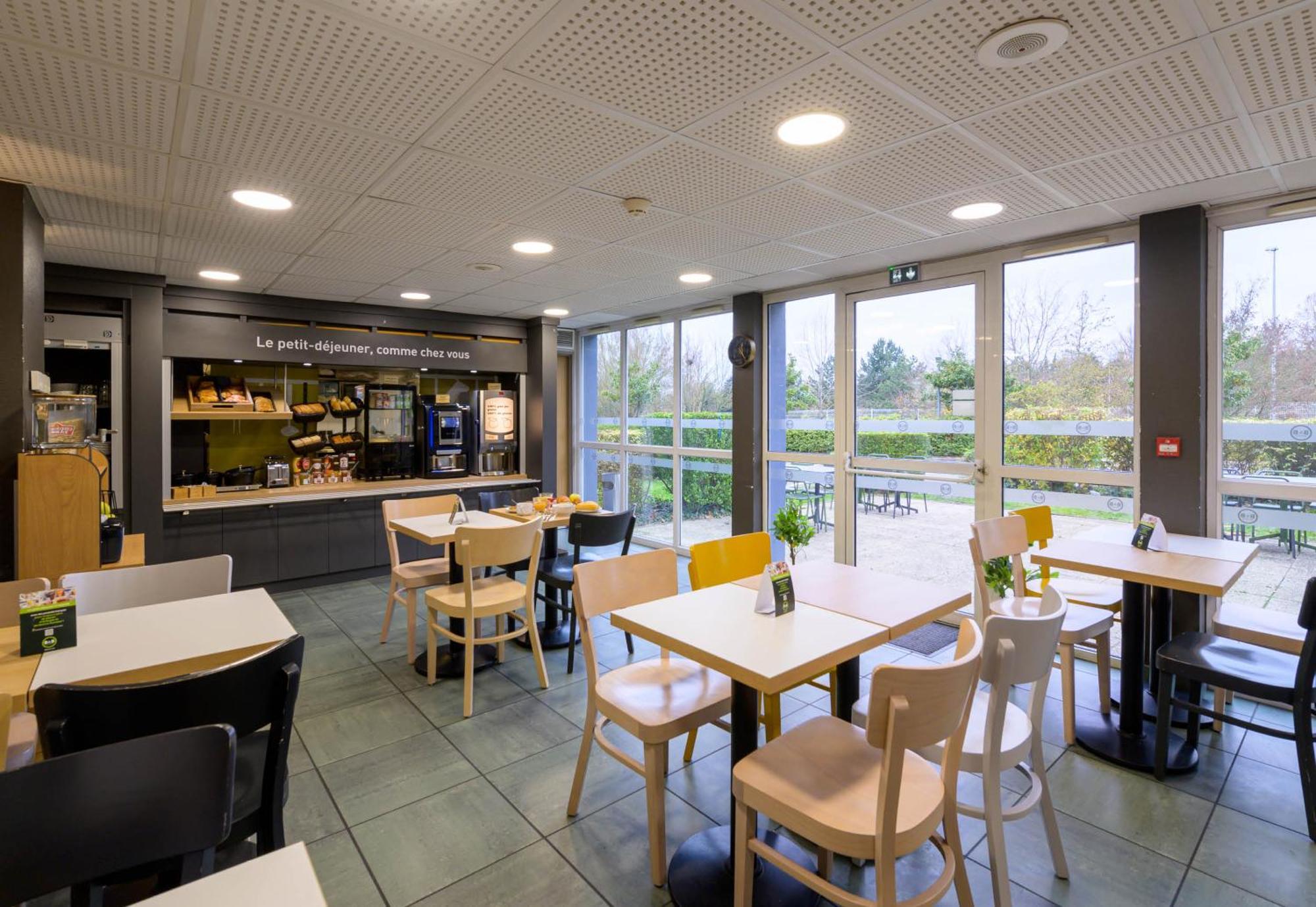 B&B Hotel Creil Chantilly Esterno foto