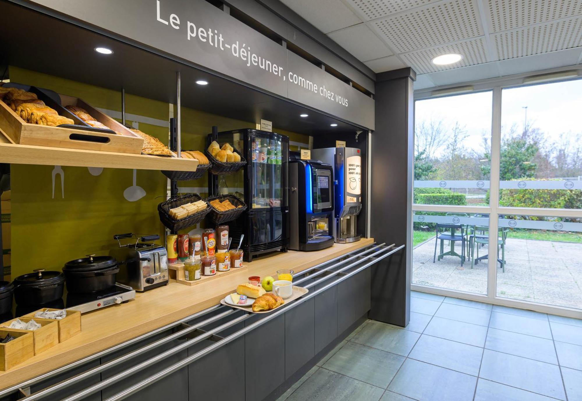 B&B Hotel Creil Chantilly Esterno foto