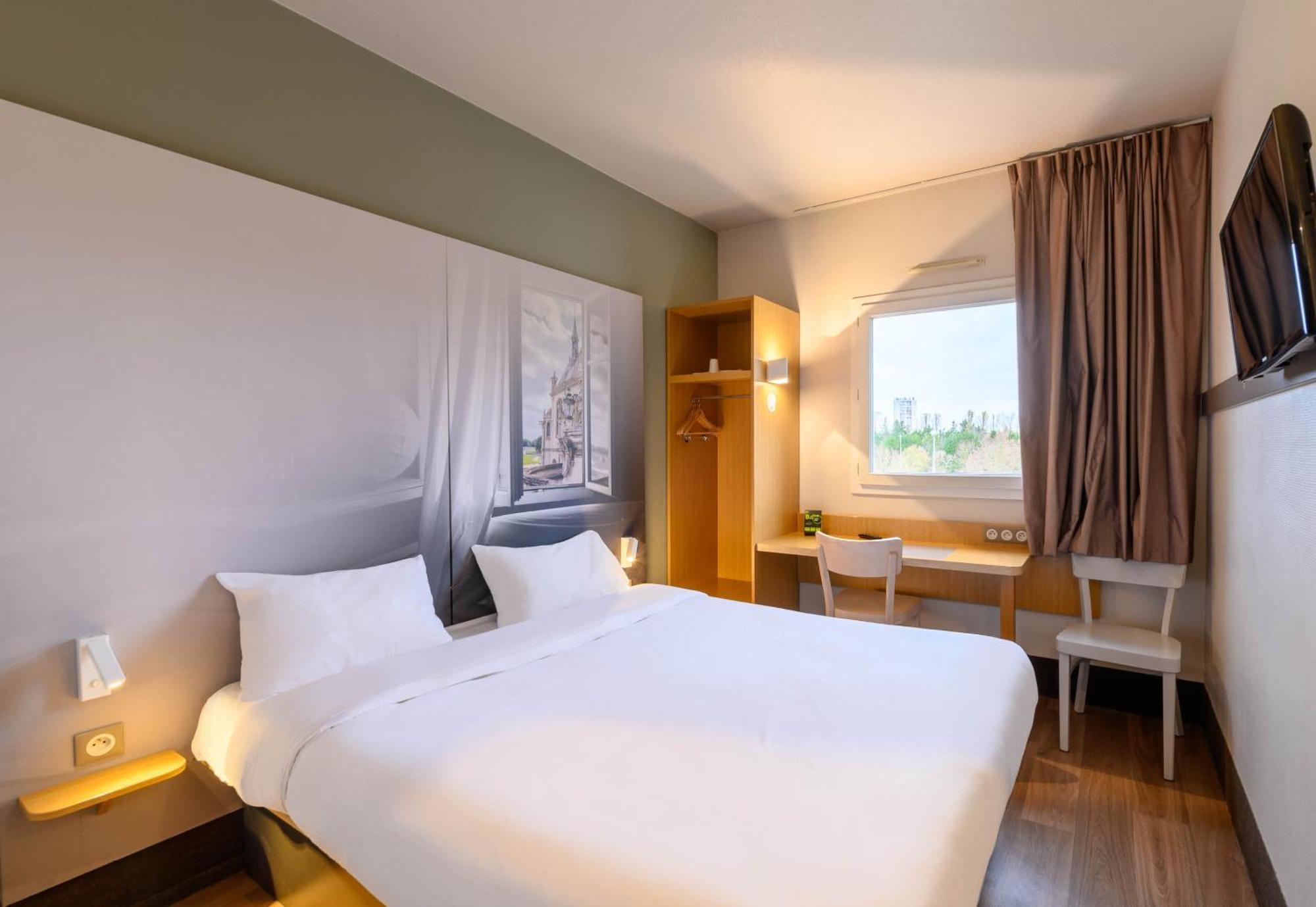 B&B Hotel Creil Chantilly Esterno foto