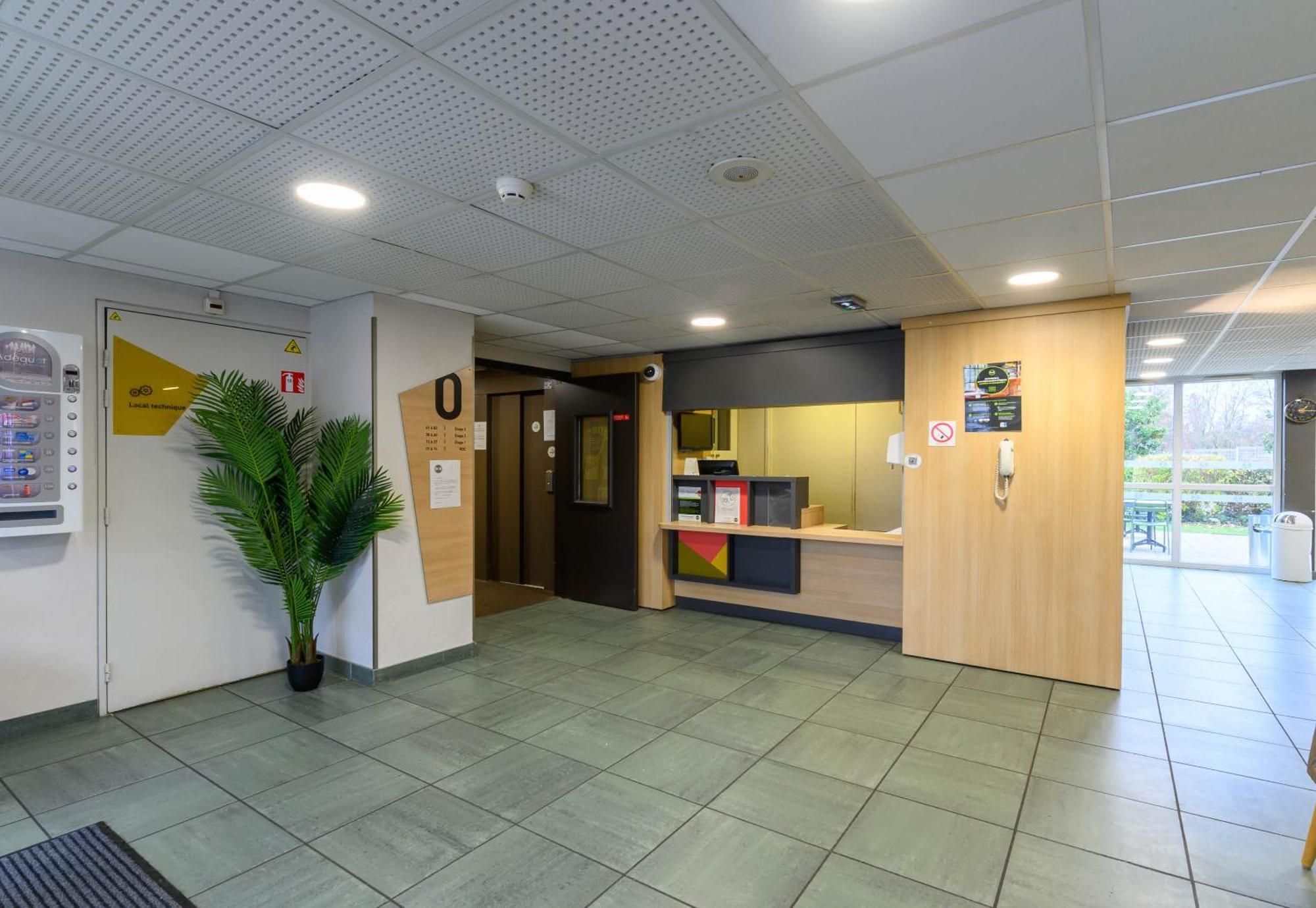 B&B Hotel Creil Chantilly Esterno foto