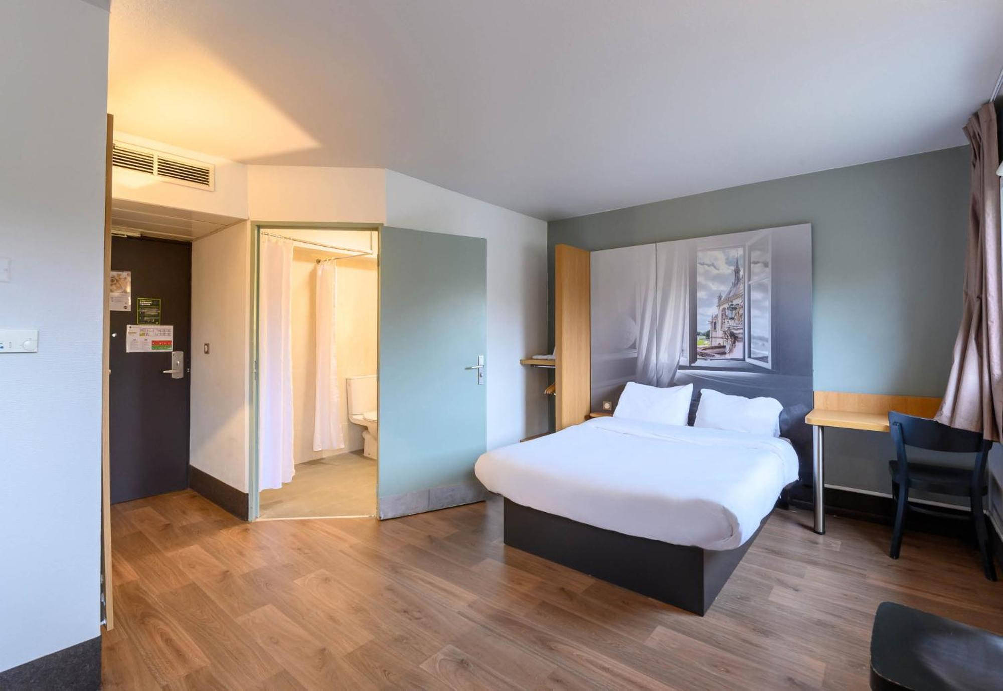 B&B Hotel Creil Chantilly Esterno foto